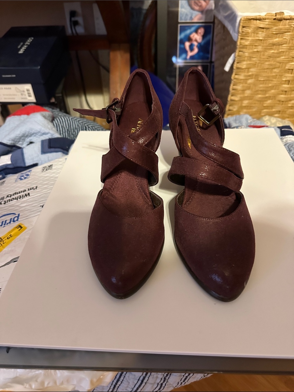 AEROSOLES Women's Burgundy Crisscross Strap Pumps